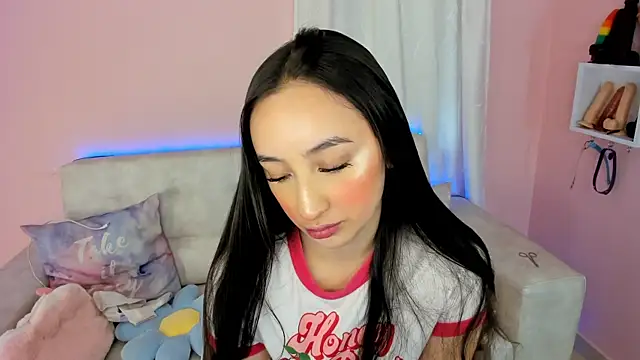 tinysara online show from 12/19/24, 04:35