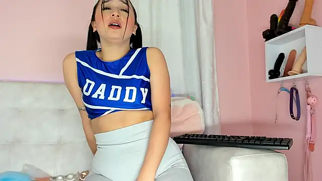 tinysara online show from 01/31/25, 08:22