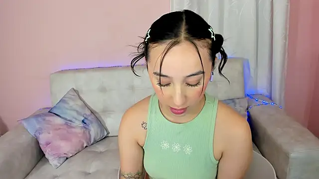 tinysara online show from 02/06/25, 10:43