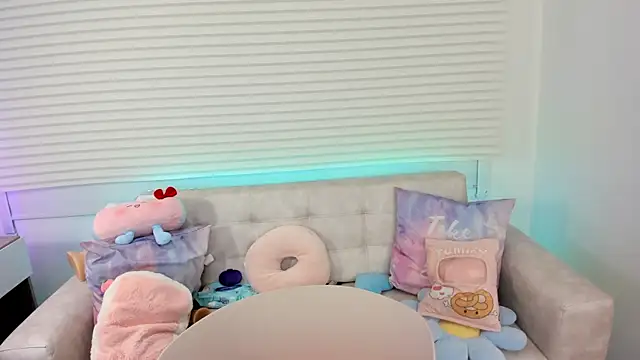 tinysara online show from 09/11/25, 04:29