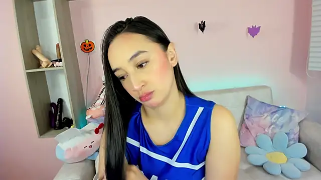 tinysara online show from 10/13/25, 04:18