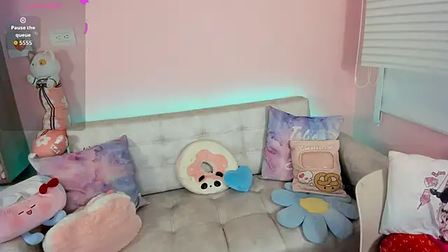 tinysara online show from 12/05/25, 04:36