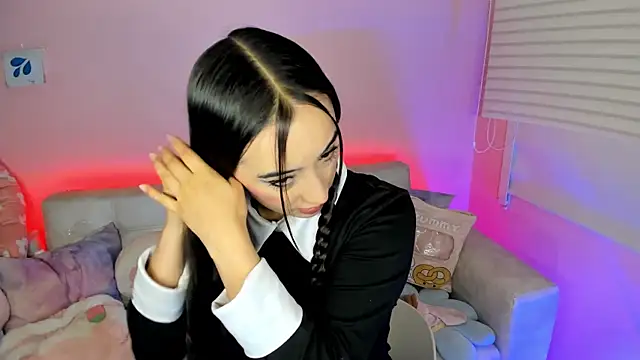 tinysara online show from 03/27/26, 04:40