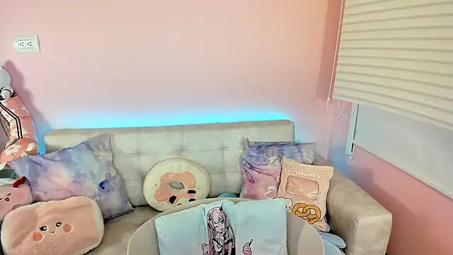 tinysara online show from 04/04/26, 04:37