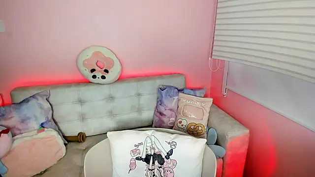 tinysara online show from 05/29/26, 04:27