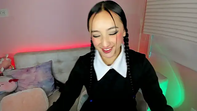 tinysara online show from 06/06/26, 04:23