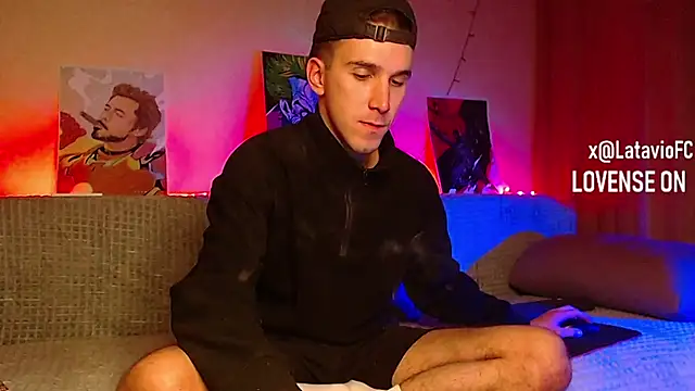 Midnighter  online show from 02/08/25, 04:03