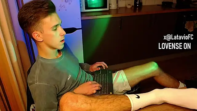 Midnighter  online show from 09/24/25, 01:53