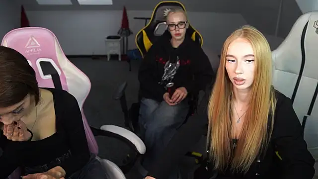 Amelia Blaze online show from 10/15/25, 10:48