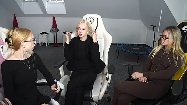 Amelia Blaze online show from 10/16/25, 10:38