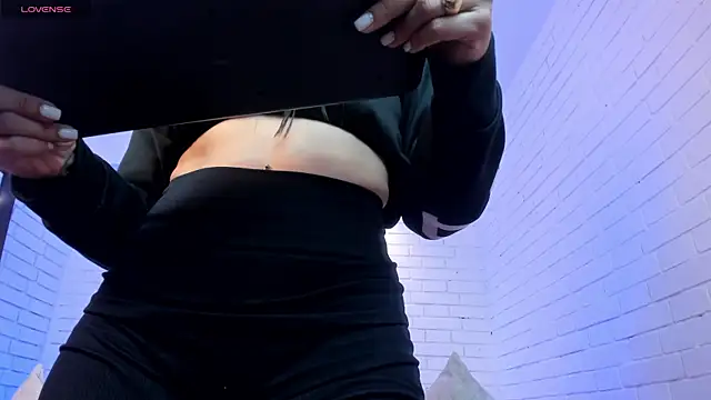 charlottewhitte online show from 12/04/25, 12:03