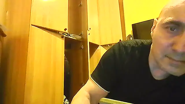 Analove1976 online show from 04/22/26, 06:42