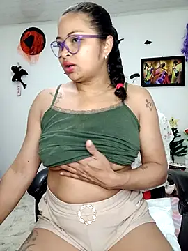 chalohott online show from 11/19/25, 10:15