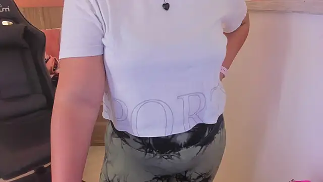 izaro22 online show from 01/14/25, 02:19