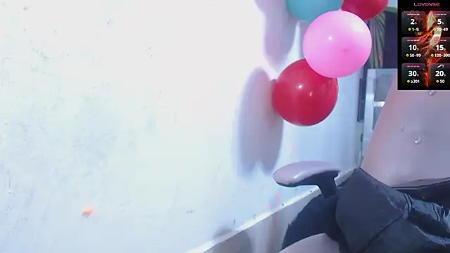 Snapshot of toxxxic_cams chatting on 11/18/25, 02:17 toxxxic cams online show from 11/18/25, 02:17