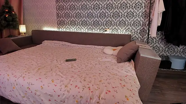 Snapshot of Sweet_p1ays chatting on 12/19/24, 04:34 Sweet p1ays online show from 12/19/24, 04:34