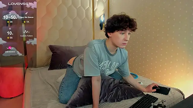 Snapshot of _YummyTony_ chatting on 02/24/26, 04:10 YummyTony online show from 02/24/26, 04:10