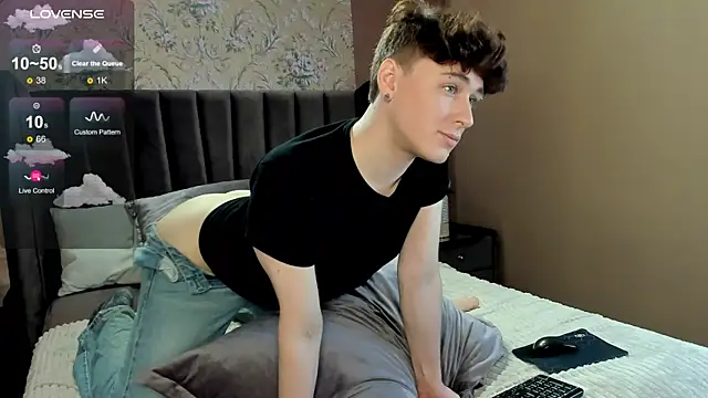 Snapshot of _YummyTony_ chatting on 02/27/26, 02:17 YummyTony online show from 02/27/26, 02:17