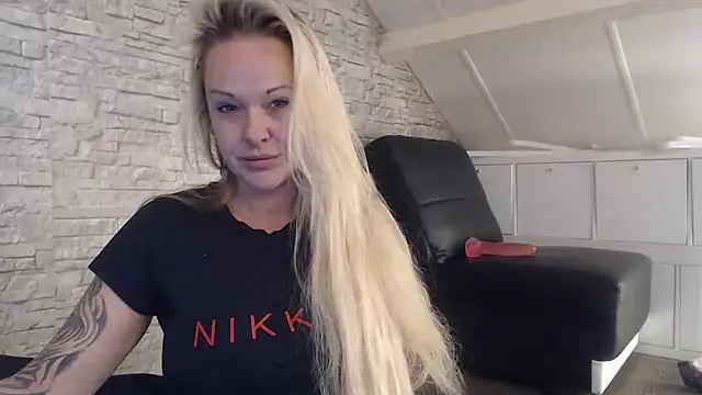 Snapshot of dutch_prinses chatting on 10/31/25, 12:50 dutch prinses online show from 10/31/25, 12:50