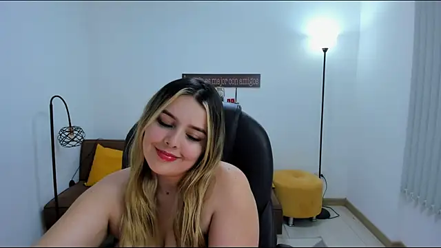 Snapshot of camiilaa1 chatting on 02/14/25, 12:09 camiilaa1 online show from 02/14/25, 12:09