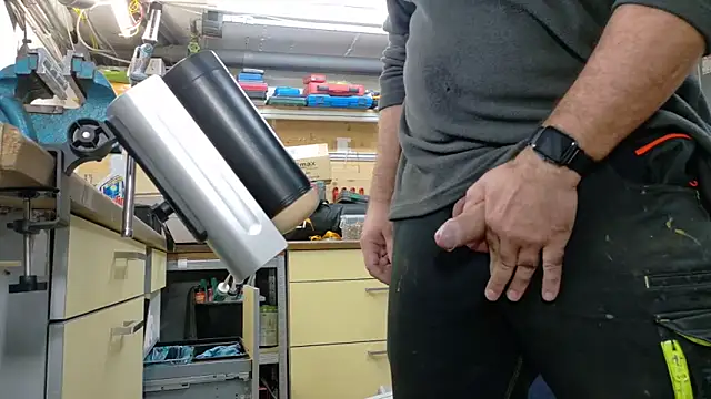 Snapshot of Nikeyone2 chatting on 10/29/25, 09:33 Nikeyone2 online show from 10/29/25, 09:33