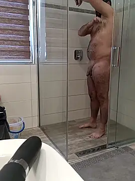 Snapshot of Nikeyone2 chatting on 11/24/25, 12:05 Nikeyone2 online show from 11/24/25, 12:05