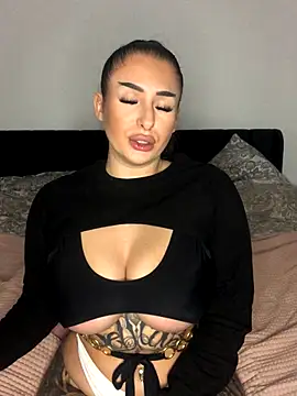 Mia-Bremer online show from 12/19/25, 11:39