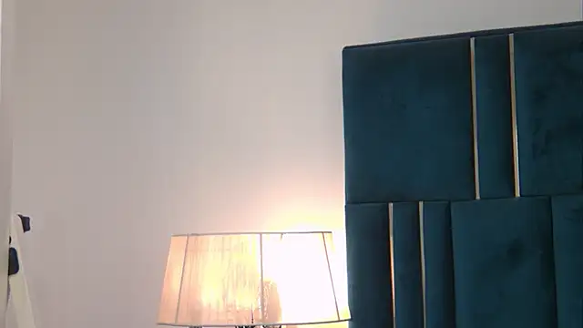 Snapshot of EdithOliviere chatting on 01/08/26, 09:44 EdithOliviere online show from 01/08/26, 09:44