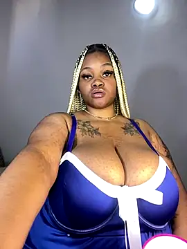 Snapshot of Yung-Missy chatting on 12/06/24, 06:04 Yung-Missy online show from 12/06/24, 06:04