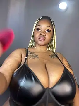 Snapshot of Yung-Missy chatting on 12/13/24, 06:10 Yung-Missy online show from 12/13/24, 06:10