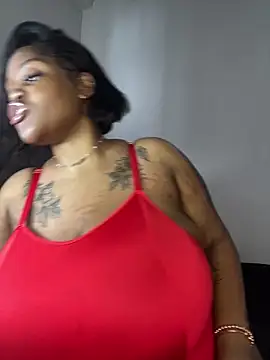 Snapshot of Yung-Missy chatting on 12/25/24, 01:19 Yung-Missy online show from 12/25/24, 01:19