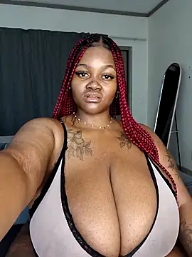 Snapshot of Yung-Missy chatting on 10/04/25, 08:18 Yung-Missy online show from 10/04/25, 08:18