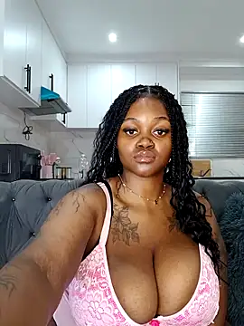 Snapshot of Yung-Missy chatting on 01/08/26, 02:47 Yung-Missy online show from 01/08/26, 02:47