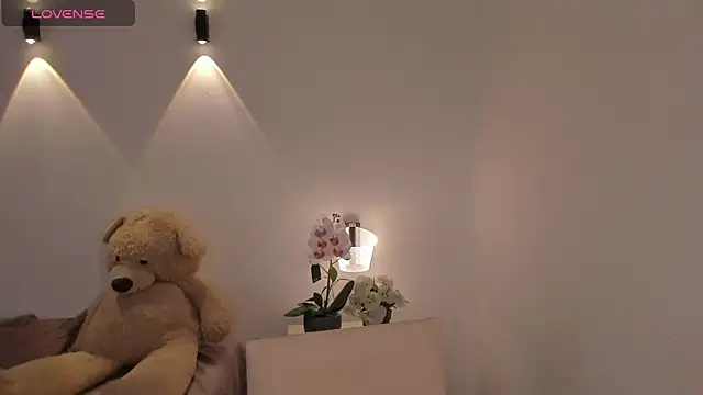 natassha1 online show from 02/18/25, 01:22