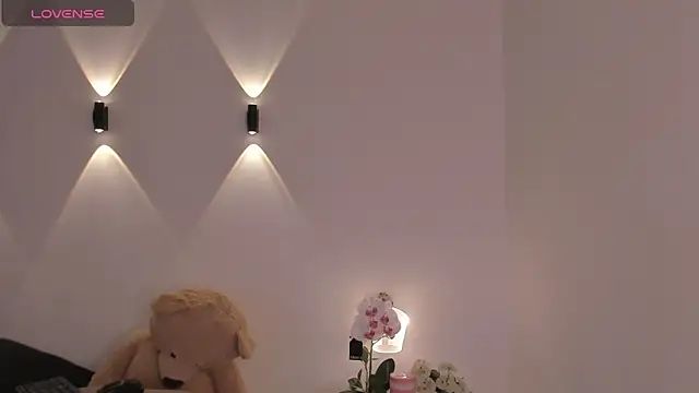 natassha1 online show from 02/23/25, 10:28