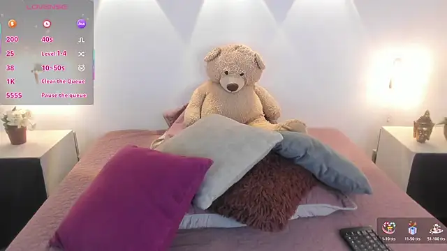 natassha1 online show from 11/18/25, 10:41