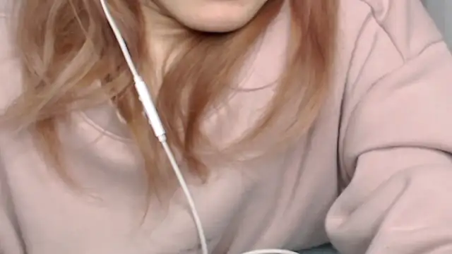 Snapshot of Mii_love07 chatting on 12/22/25, 01:02 Mii love07 online show from 12/22/25, 01:02