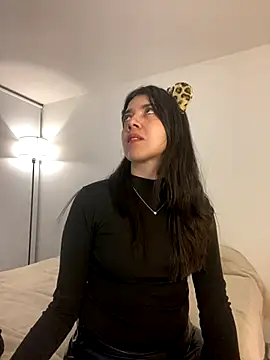 Snapshot of saori_10 chatting on 10/19/25, 07:42 saori 10 online show from 10/19/25, 07:42