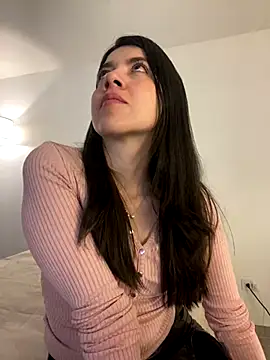 Snapshot of saori_10 chatting on 11/15/25, 05:38 saori 10 online show from 11/15/25, 05:38