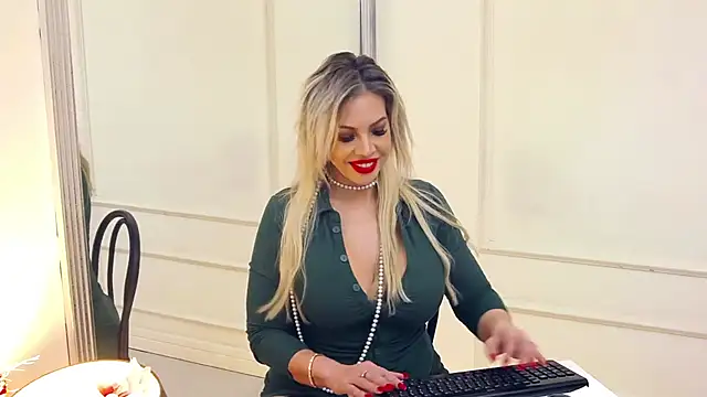 Snapshot of SashaAllford chatting on 12/29/24, 03:44 SashaAllford online show from 12/29/24, 03:44