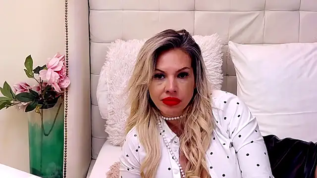 Snapshot of SashaAllford chatting on 01/15/25, 11:00 SashaAllford online show from 01/15/25, 11:00