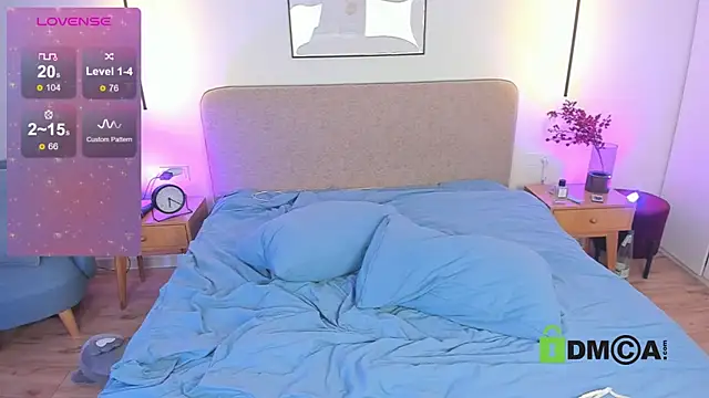 Snapshot of Wallflowerr chatting on 12/09/24, 04:58 Wallflowerr online show from 12/09/24, 04:58