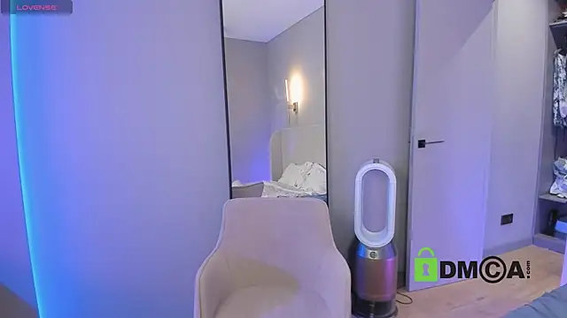 Snapshot of Wallflowerr chatting on 10/01/25, 06:25 Wallflowerr online show from 10/01/25, 06:25