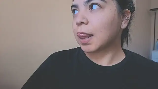 kimmiakiss22 online show from 03/19/25, 10:42