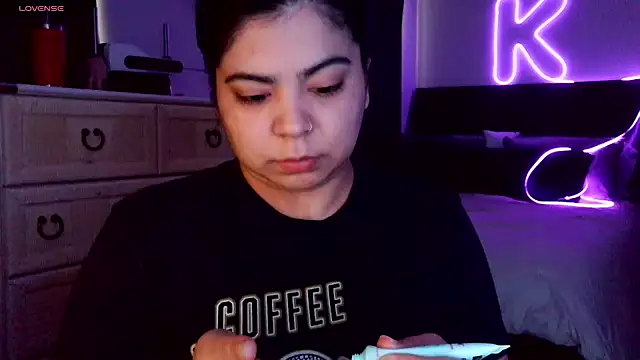 kimmiakiss22 online show from 02/05/26, 07:18