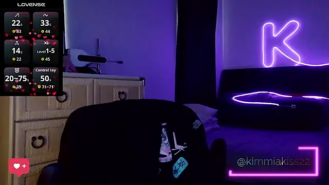 kimmiakiss22 online show from 02/15/26, 09:00