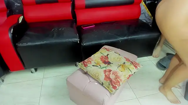 hot-threesome online show from 02/05/26, 11:37