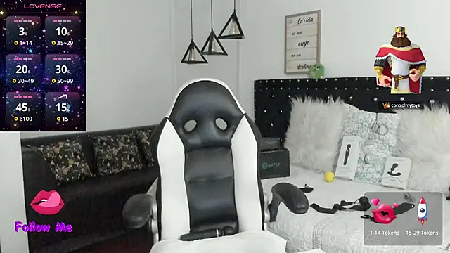 Snapshot of natasha_logan_ chatting on 01/17/25, 11:06 natasha logan online show from 01/17/25, 11:06