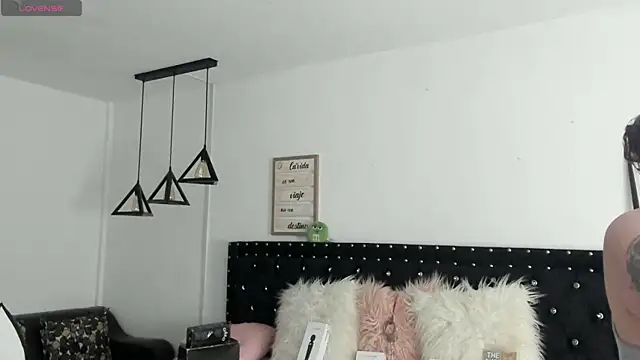 Snapshot of natasha_logan_ chatting on 02/15/25, 04:03 natasha logan online show from 02/15/25, 04:03