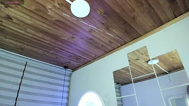 Snapshot of natasha_logan_ chatting on 09/30/25, 04:06 natasha logan online show from 09/30/25, 04:06